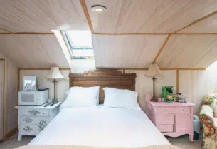 queen bed with skylights and microwave