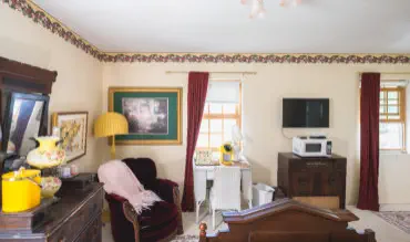 victorian themed sitting room in vacation rental near lake superior