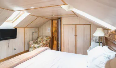 room in mansion available for rent