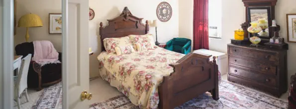 victorian themed room for rent